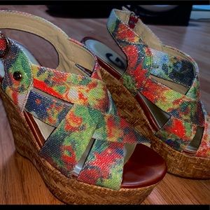 Colorful Guess wedges 5 1/2
